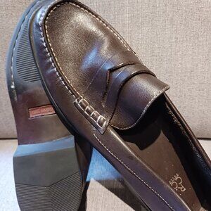 Vintage RJ Colt Collection leather loafers